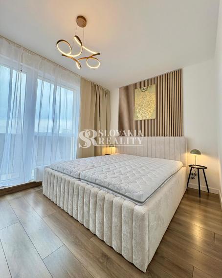 Luxusne zariadený 2-izbový byt s 2 balkónmi - Nová Nitra