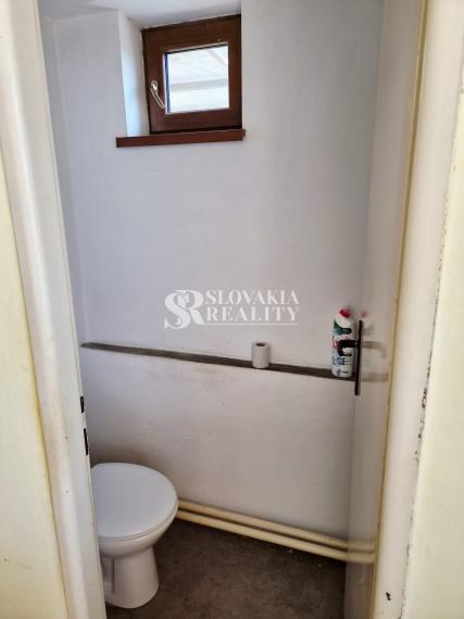 Rodinný dom na predaj s 33 árovým pozemkom