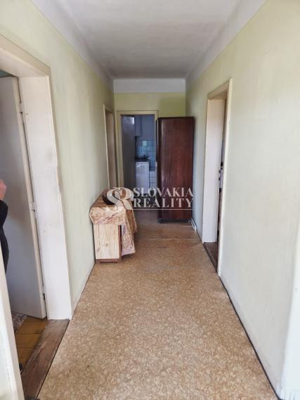 Rodinný dom na predaj s 33 árovým pozemkom