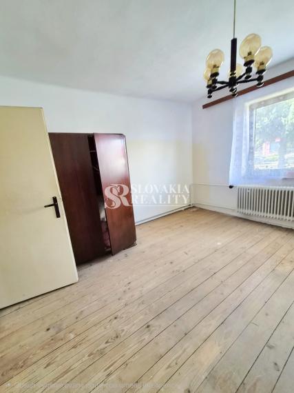 Rodinný dom na predaj s 33 árovým pozemkom