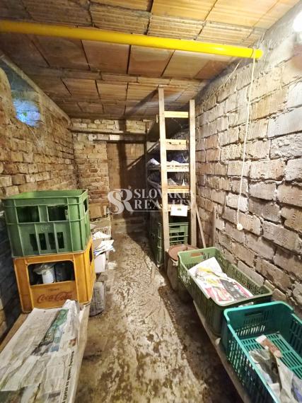 Rodinný dom na predaj s 33 árovým pozemkom