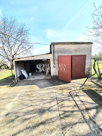 Rodinný dom na predaj s 33 árovým pozemkom