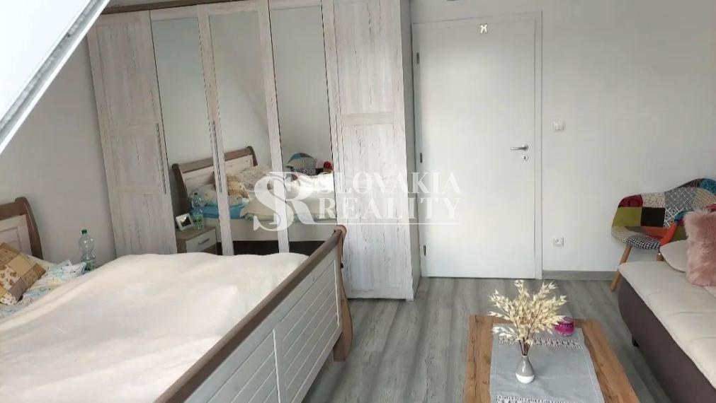 Moderne zariadený 3-izb. rodinný dom s terasou Ivanka pri NR