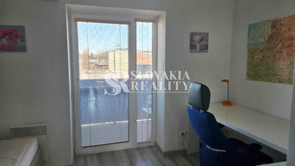 Moderne zariadený 3-izb. rodinný dom s terasou Ivanka pri NR