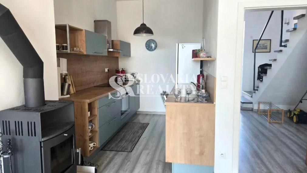 Moderne zariadený 3-izb. rodinný dom s terasou Ivanka pri NR