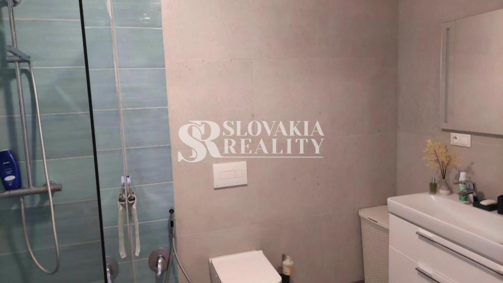 Moderne zariadený 3-izb. rodinný dom s terasou Ivanka pri NR