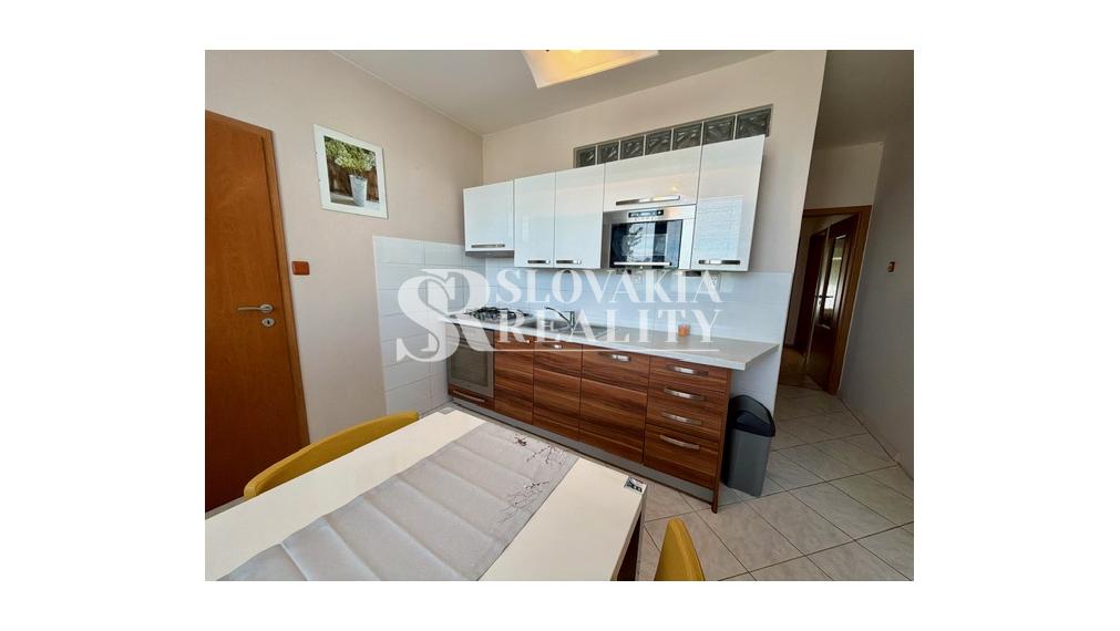 3-izb.byt Čermáň! 84 m², balkón, rekonštrukcia, zariadenie