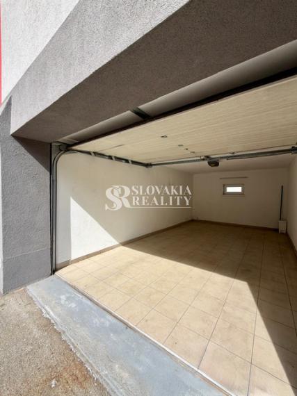Garáž 19m² na diaľkové ovládanie Nitra- Čermáň