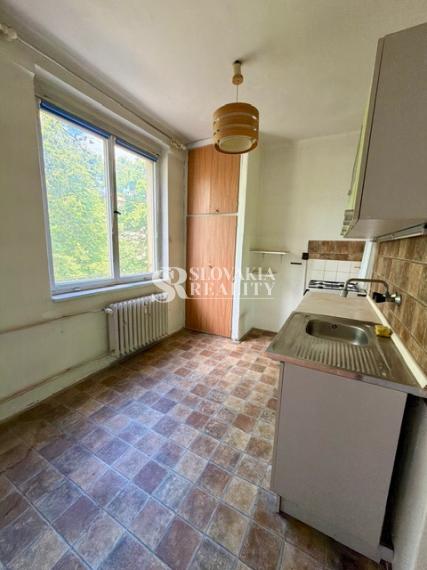 Centrum. Velký 2.izb.byt, balkón, pôvodný stav