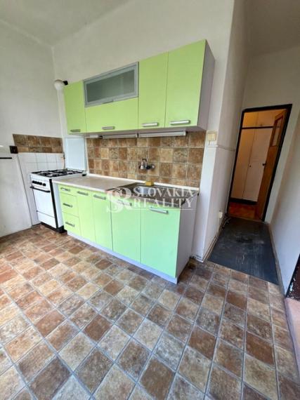 Centrum. Velký 2.izb.byt, balkón, pôvodný stav