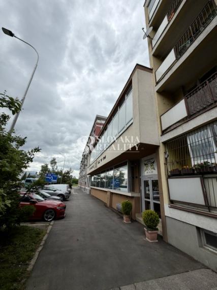 Centrum. Velký 2.izb.byt, balkón, pôvodný stav