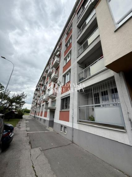 Centrum. Velký 2.izb.byt, balkón, pôvodný stav