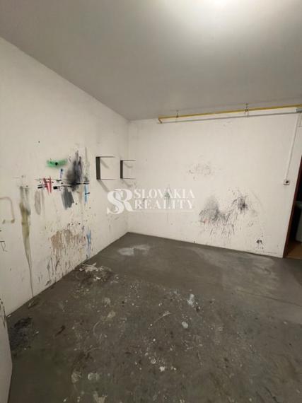 Prenájom haly 700 m² s rampou Nitra – Krškany