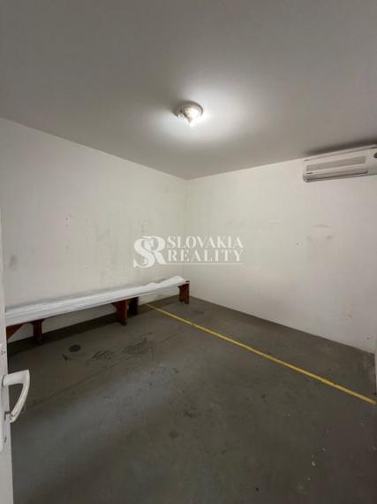 Prenájom haly 700 m² s rampou Nitra – Krškany