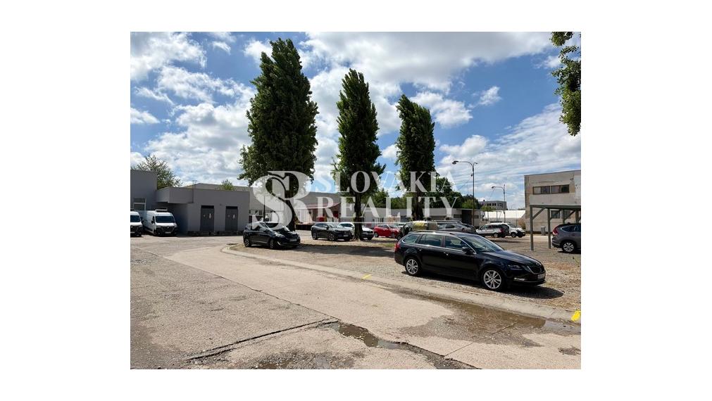 Prenájom haly 700 m² s rampou Nitra – Krškany