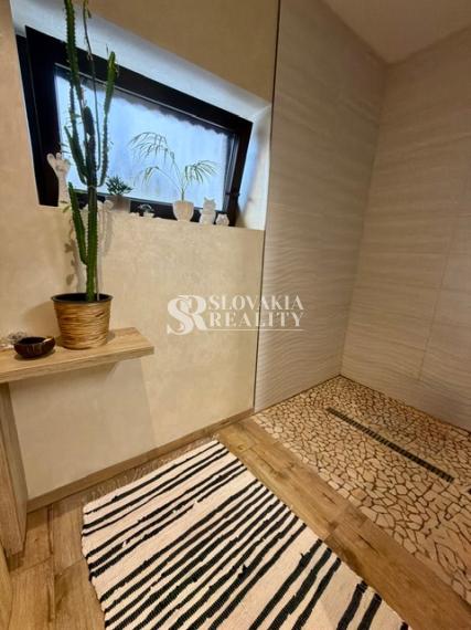 Zariadený 3-izbový bungalov s terasou a moderným dizajnom