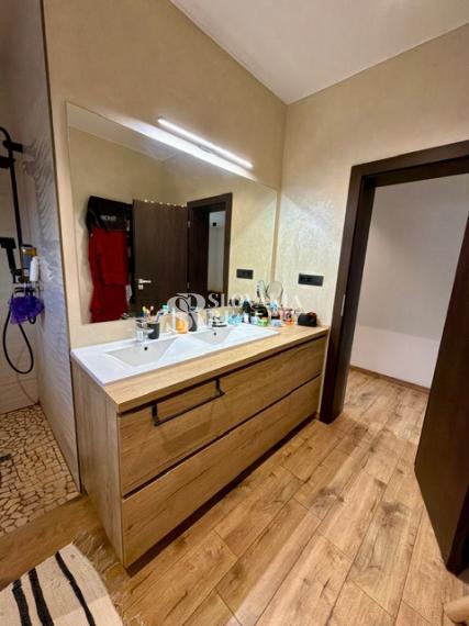 Zariadený 3-izbový bungalov s terasou a moderným dizajnom