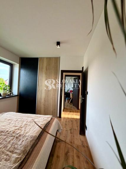 Zariadený 3-izbový bungalov s terasou a moderným dizajnom