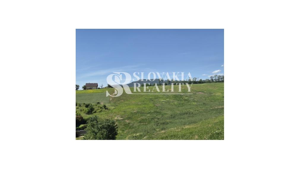 Stavebný pozemok s panoramatickým výhľadom na Zobor 1 686 m²
