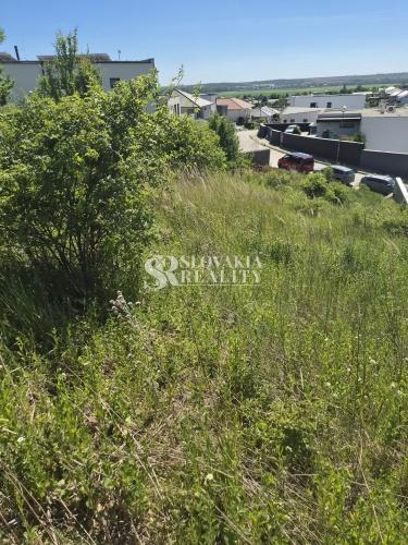 Stavebný pozemok s panoramatickým výhľadom na Zobor 1 686 m²