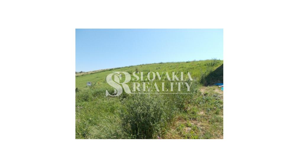 Stavebný pozemok s panoramatickým výhľadom na Zobor 1 686 m²