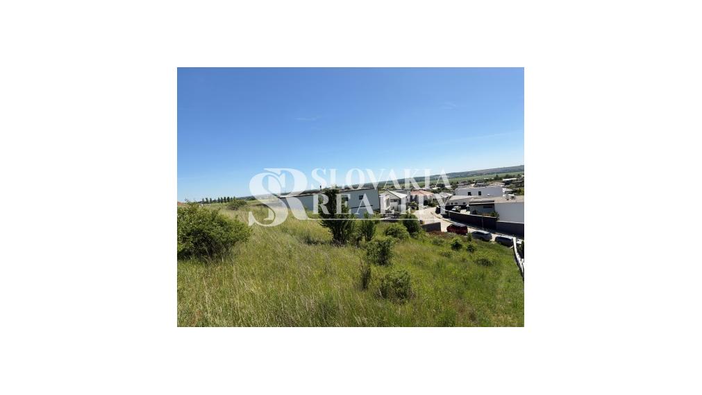 Stavebný pozemok s panoramatickým výhľadom na Zobor 1 686 m²