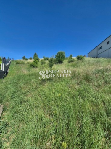 Stavebný pozemok s panoramatickým výhľadom na Zobor 1 686 m²