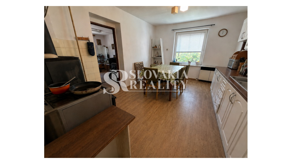 RD CHRENOVÁ s pozemkom 1 116 m², pôvodný stav