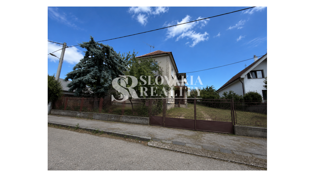 RD CHRENOVÁ s pozemkom 1 116 m², pôvodný stav