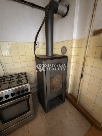RD CHRENOVÁ s pozemkom 1 116 m², pôvodný stav