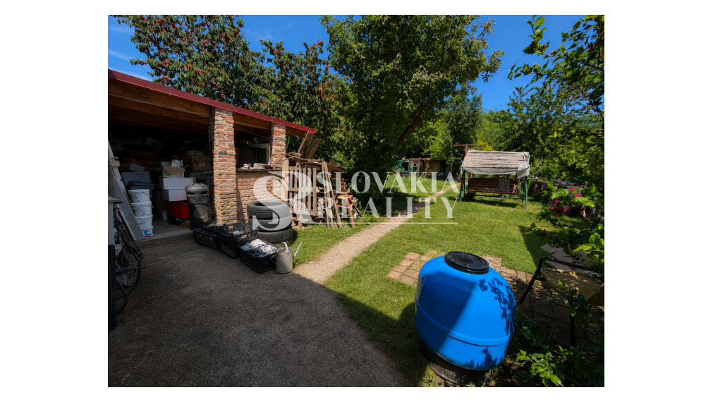 RD CHRENOVÁ s pozemkom 1 116 m², pôvodný stav