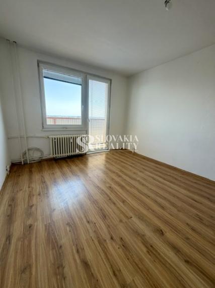 Priestranný 3-izbový byt s balkónom | 80 m² | Chrenová