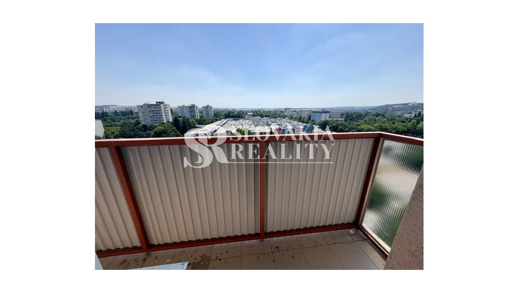 Priestranný 3-izbový byt s balkónom | 80 m² | Chrenová