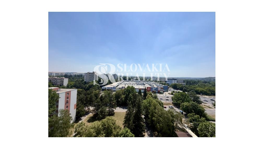 Priestranný 3-izbový byt s balkónom | 80 m² | Chrenová