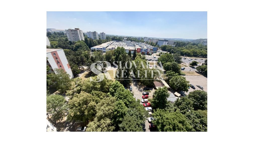 Priestranný 3-izbový byt s balkónom | 80 m² | Chrenová