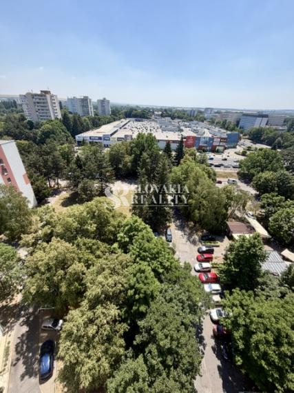 Priestranný 3-izbový byt s balkónom | 80 m² | Chrenová