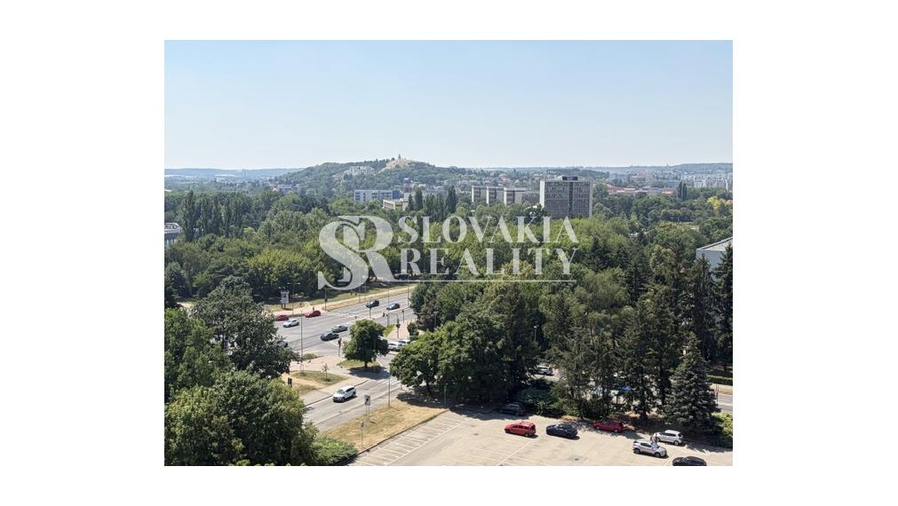 Priestranný 3-izbový byt s balkónom | 80 m² | Chrenová