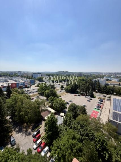 Priestranný 3-izbový byt s balkónom | 80 m² | Chrenová