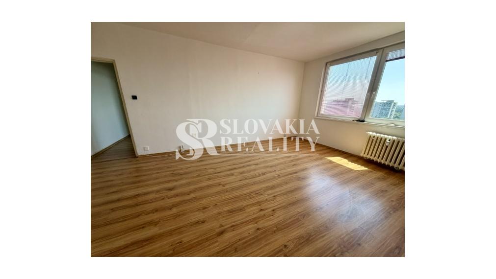 Priestranný 3-izbový byt s balkónom | 80 m² | Chrenová