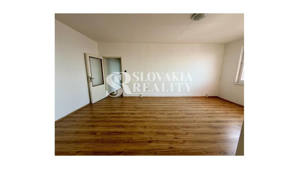 Priestranný 3-izbový byt s balkónom | 80 m² | Chrenová