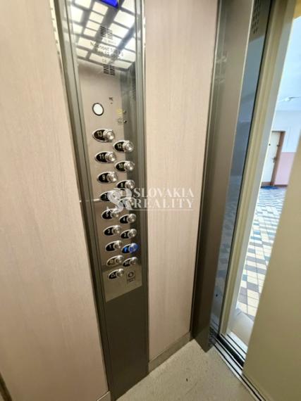 Priestranný 3-izbový byt s balkónom | 80 m² | Chrenová