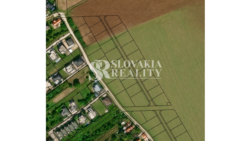 INVESTIČNÝ VEĽKY POZEMOK 993 m² - Nová Chrenová