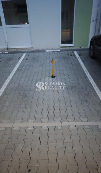 2. izb. BYT - NONOSTAVBA - predzáhradka - parkovacie miesto