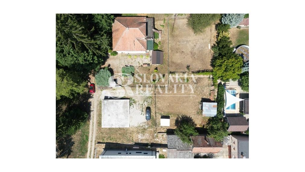Stavebný pozemok 1 093 m², všetky siete pred pozemkom