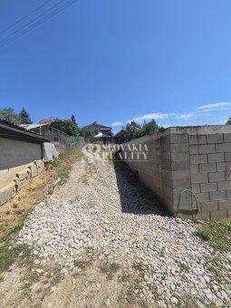 Stavebný pozemok 1 093 m², všetky siete pred pozemkom