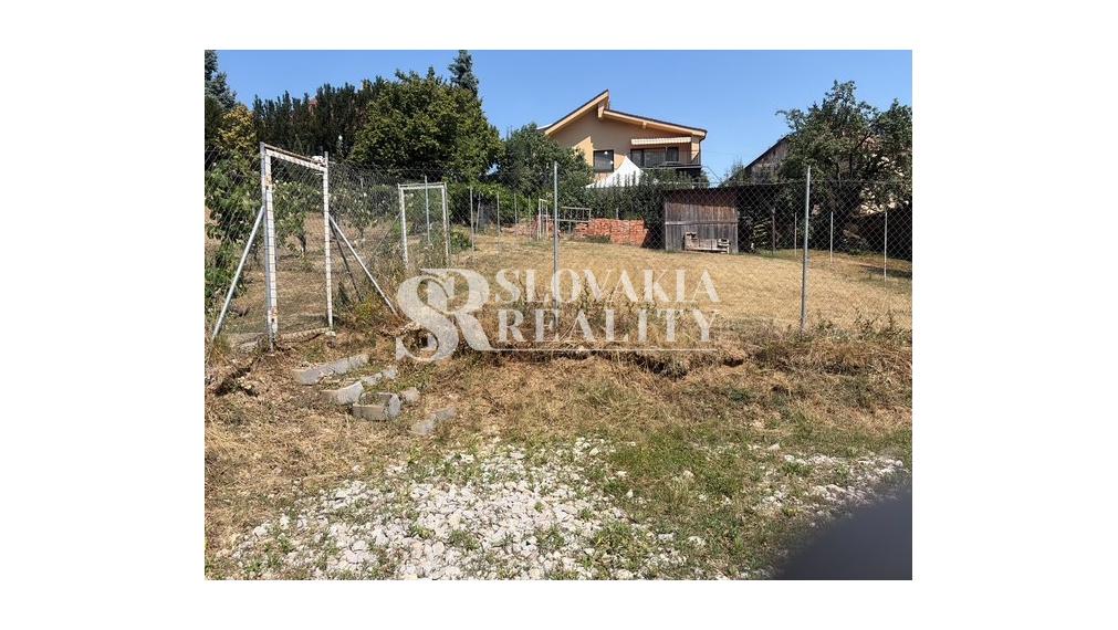 Stavebný pozemok 1 093 m², všetky siete pred pozemkom