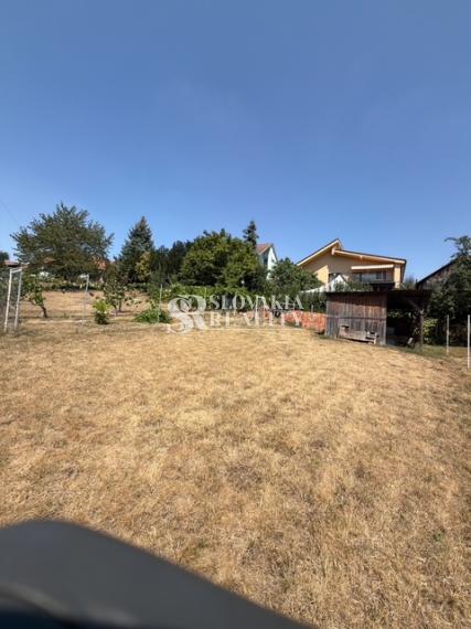 Stavebný pozemok 1 093 m², všetky siete pred pozemkom
