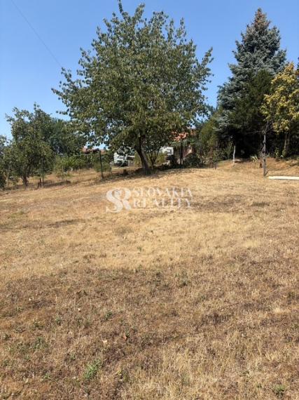 Stavebný pozemok 1 093 m², všetky siete pred pozemkom