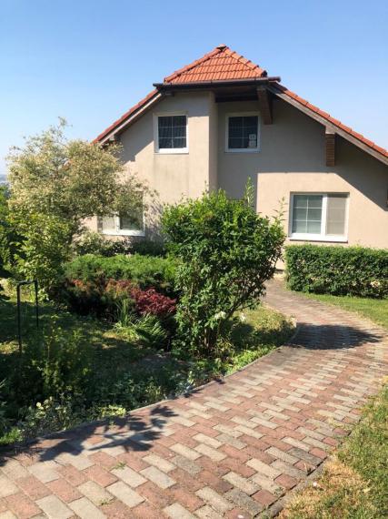 Veľmi príjemný, zariadený 3 izbový rodinný dom na Zobore