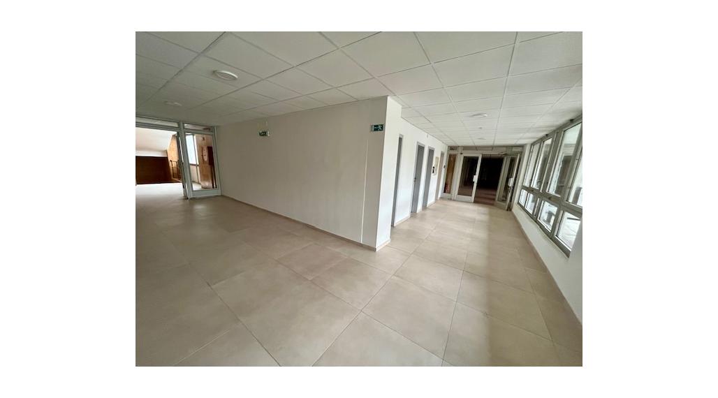 Skladový priestor, 288 m2 v absolútnom centre mesta Nitry, prístup 24/7, vstup z parkoviska, prízemie.